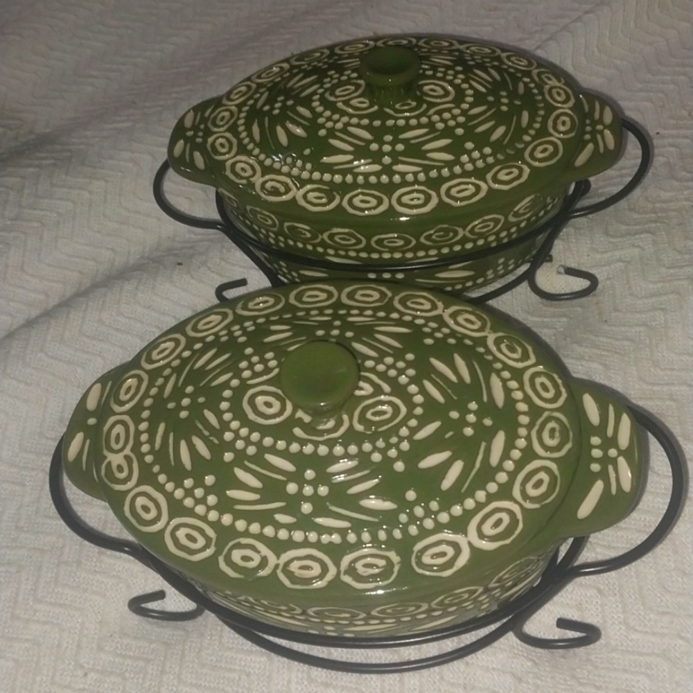 Baking dishes with lids